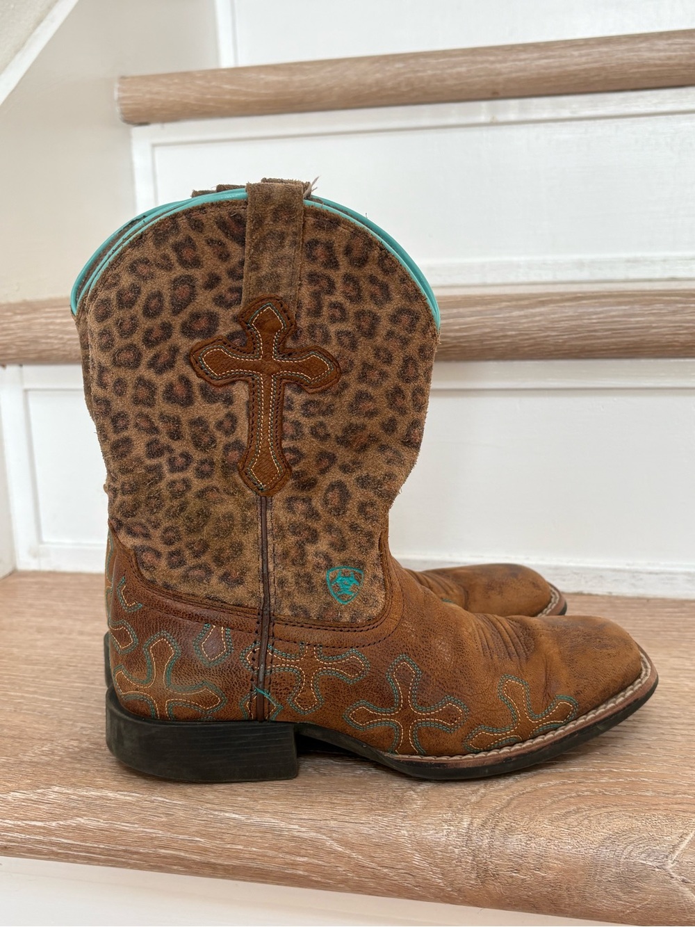 Ariat Crossroads Girls Youth 2.5 Western Cowboy Boots Leopard Cross Turquoise